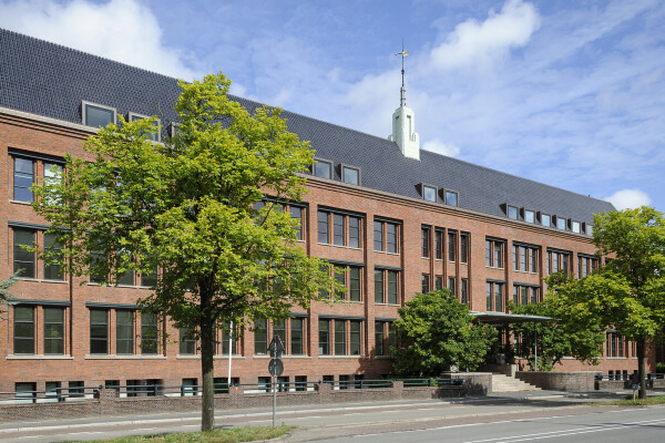 Twee nieuwe huurders 'Van Bylandt Huis', Benoordenhoutseweg 46 Den Haag